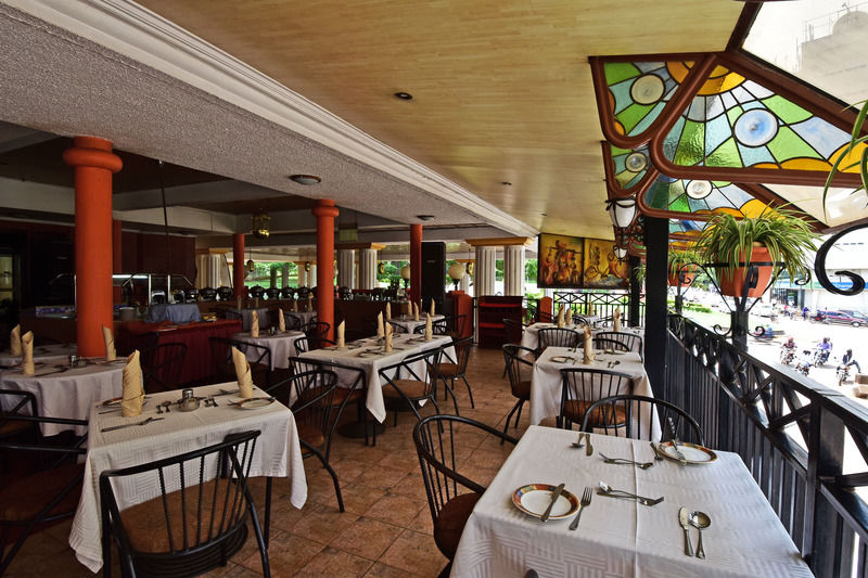 Grand Imperial Hotel 캄팔라 외부 사진