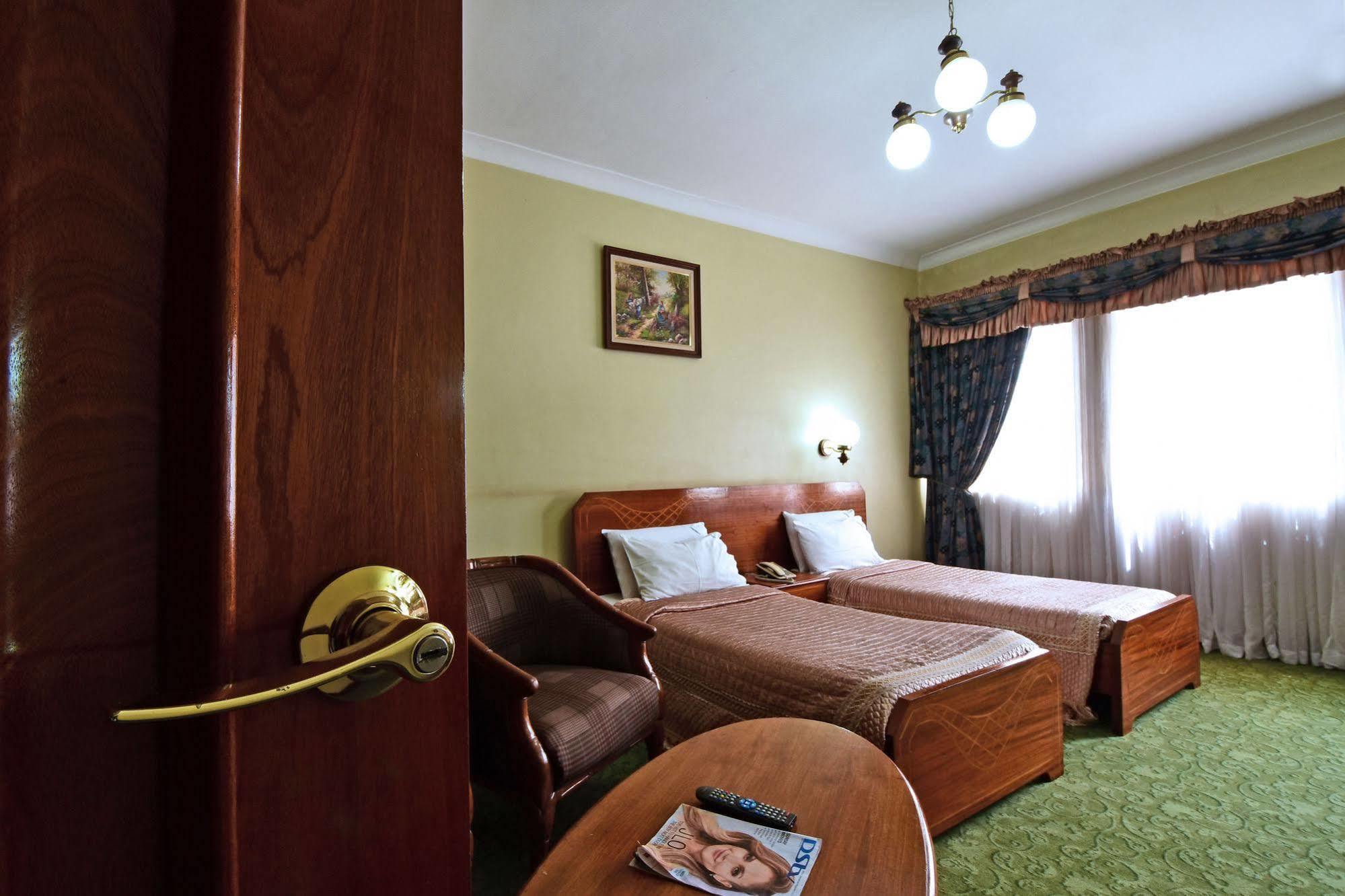 Grand Imperial Hotel 캄팔라 외부 사진