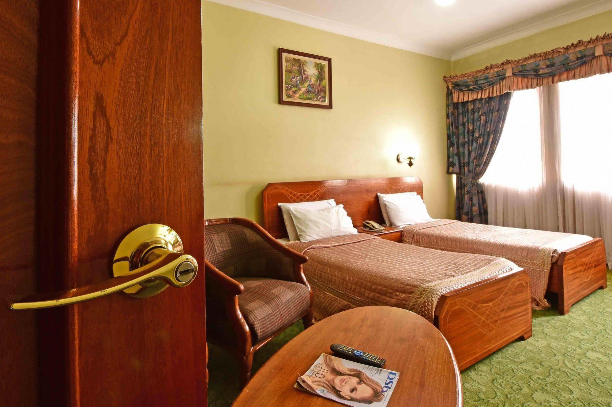 Grand Imperial Hotel 캄팔라 외부 사진