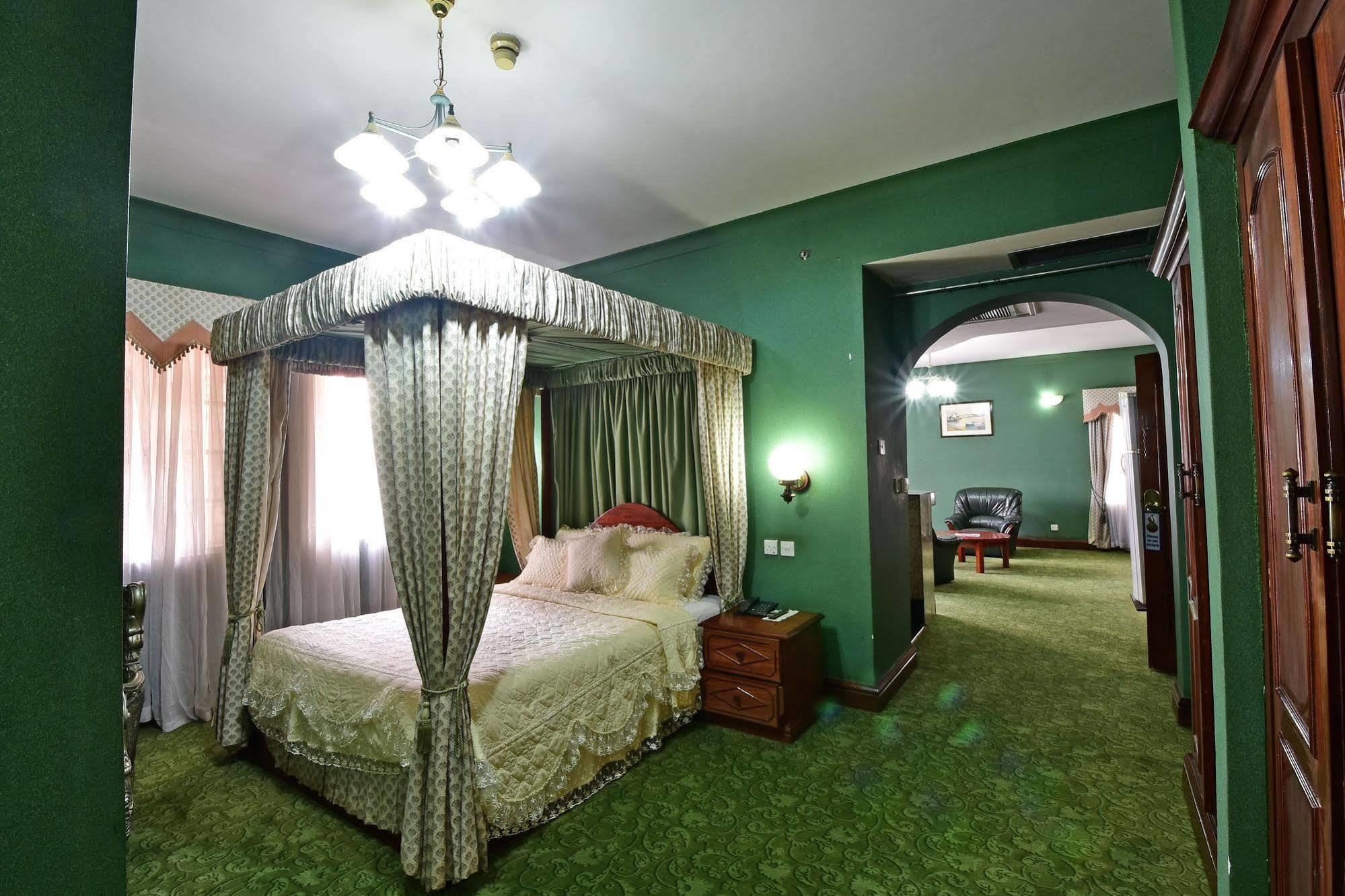 Grand Imperial Hotel 캄팔라 외부 사진